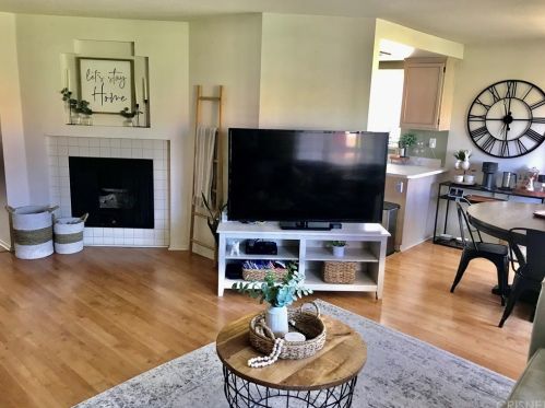 18116 Erik Ct, Santa Clarita, CA 91387-4982
