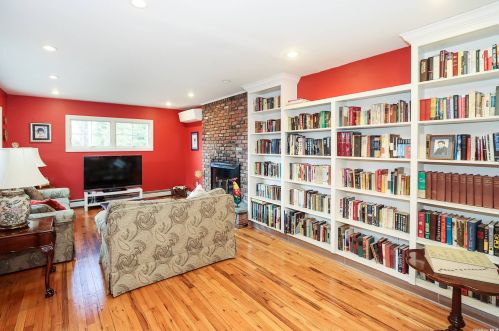 12 Grover Ln, Elwood NY  11731-3015 exterior