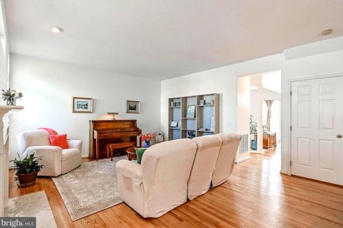 34 Stocks St, Lovettsville VA  20180-8640 exterior