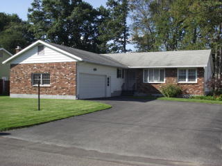 212 Shirlwood Dr, Schenectady, NY 12306-3418