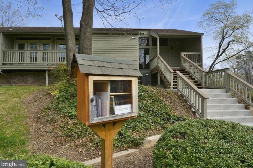 1512 Sadlers Wells Dr, Herndon VA  20170-2838 exterior