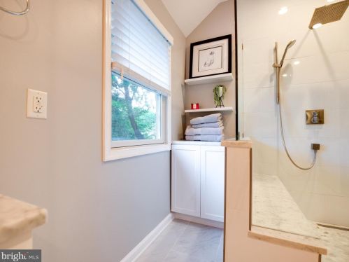 7003 Hickory Hill Rd, Falls Church VA  22042-3903 exterior