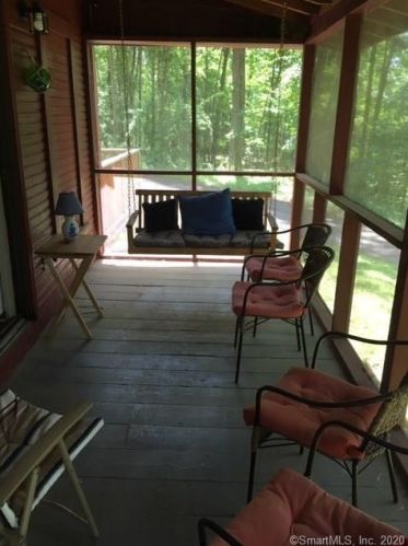 37 School House Ln, East Hampton CT  06424-1886 exterior