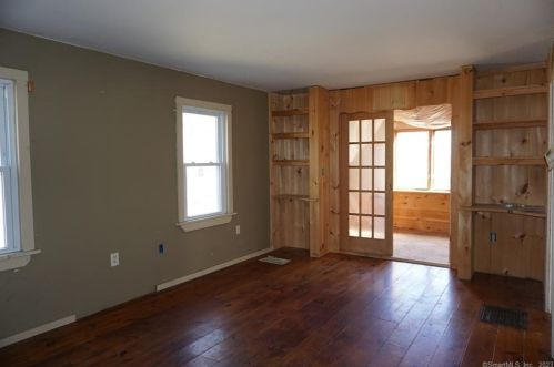 3 Maple Ave, Amston, CT 06231-1619