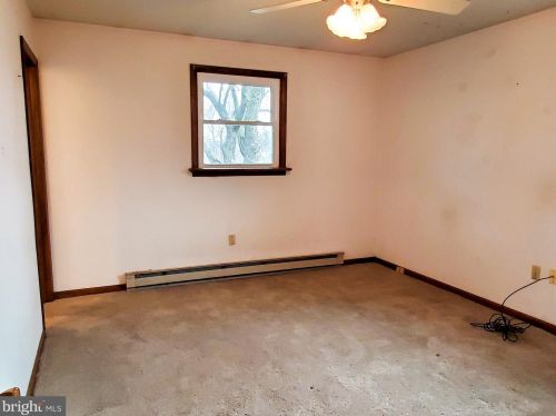 65 Ream Rd, Ephrata PA  17522-9792 exterior