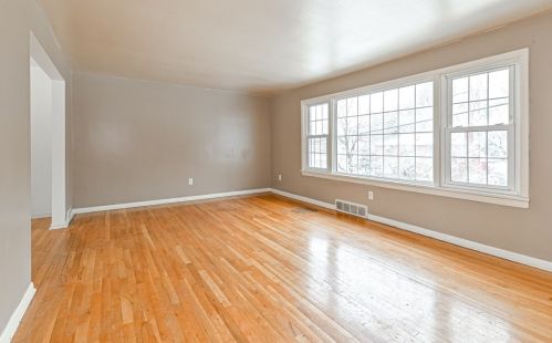 811 Scott Ave, Glenshaw, PA 15116-1531