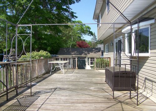 70 Surrey Dr, Center Moriches, NY 11934-2818