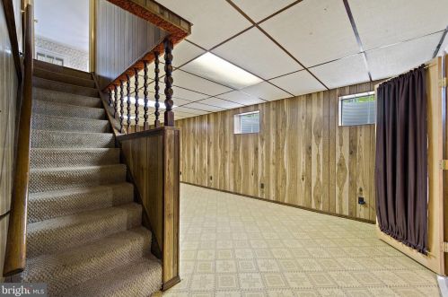 2206 Youngs Dr, Haymarket VA  20169-1534 exterior