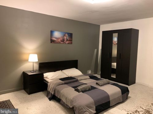 14463 Village Dr, Woodbridge VA  22191-2717 exterior