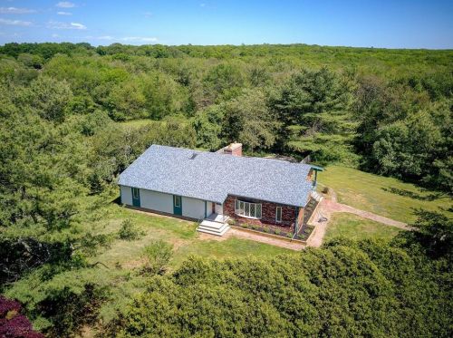 5 Wild Rose Dr, Tiverton, RI 02878-3509