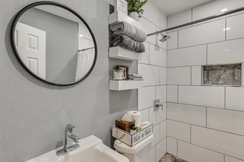 3731 Falls Dr, Dallas TX  75211-6124 exterior