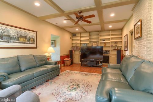 6411 Devonshire Hts Rd, Harrisburg PA 17111-4818 exterior