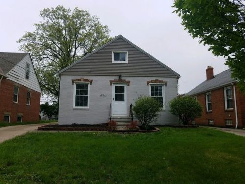 3103 136th St, Cleveland, OH 44111-1529