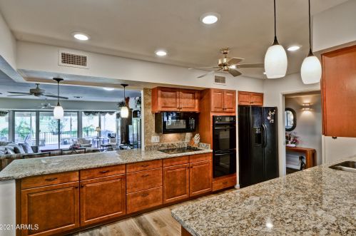 9882 Balboa Dr, Sun City, AZ 85351-4551