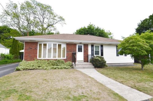 46 Peach Hill Ave, North Providence RI  02911-1925 exterior