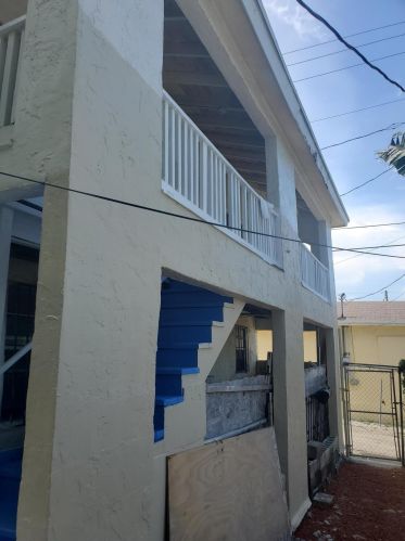 705 Palm Bch Lk Blvd, West Palm Beach FL  33401-2841 exterior