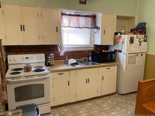 60 Beecher Ave, Waterbury, CT 06705-2043