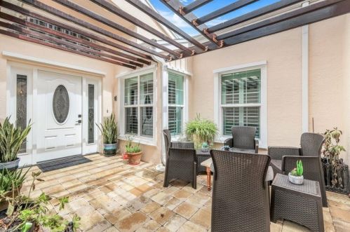 7713 Ahoy Ave, Naples, FL 34109-7647