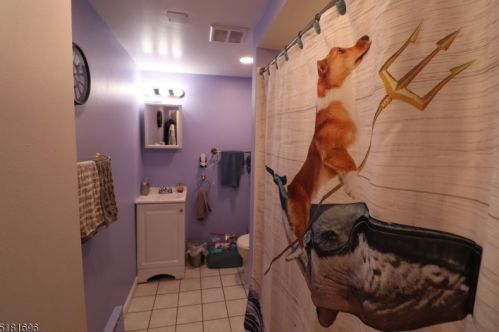 210 8 Ave, Manville NJ  08835-1233 exterior