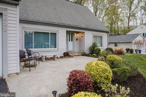8822 Sweet Gum Pl, Springfield VA  22153-1236 exterior