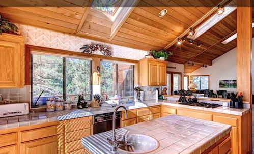 333 Skidder Trl, Truckee CA 96161-3931 exterior