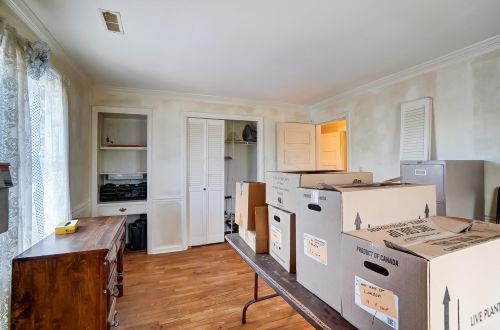 194 Center St, London OH  43140-1406 exterior