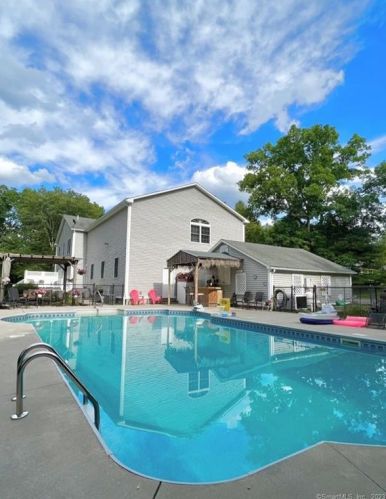 223 Hebron Rd, Manchester, CT 06043-7834