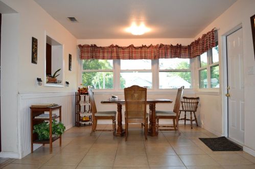 41 Lake Dr, De Bary, FL 32713-2873