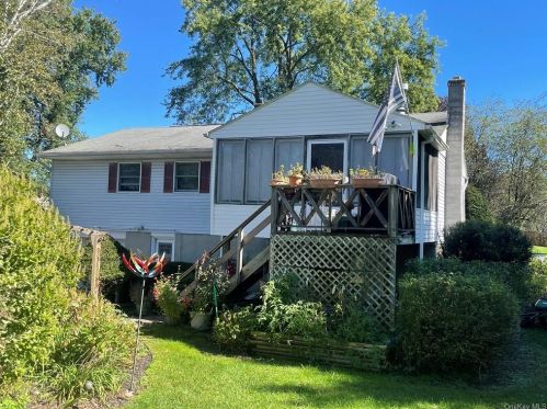 1 Haines Ct, Staatsburg, NY 12580-6109