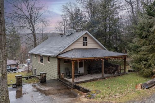 211 Ironwood Rd, Somerset, PA 15501-5845