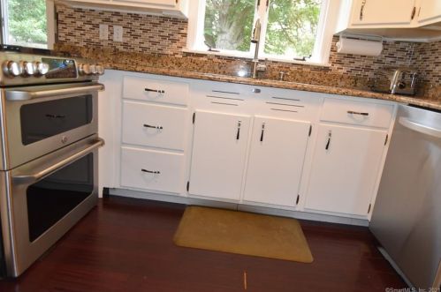 690 Clinton Ave, Bridgeport CT 06605-1702 exterior