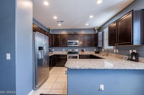 1945 77 Dr, Phoenix AZ 85033-2453 exterior