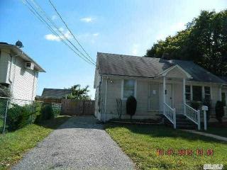 130 Cedar Ct, Copiague, NY 11726-4704