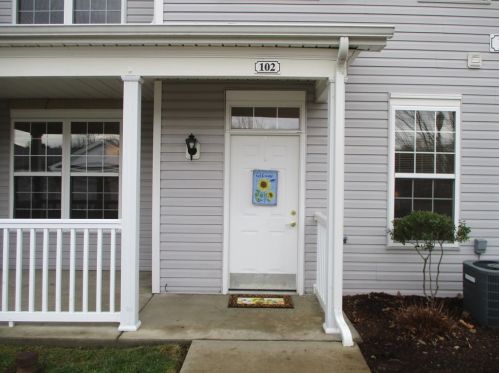 102 Sonie Dr, Sewickley, PA 15143-8587