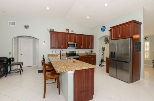 325 Gulfstream Ave, Fort Pierce FL 34983-1219 exterior