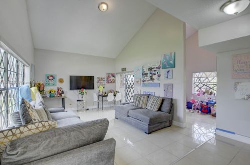 7731 42nd Ct, Hollywood, FL 33024-8369