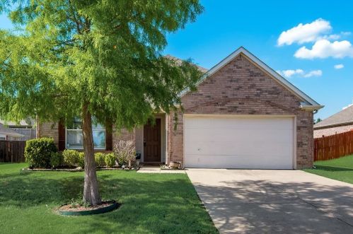 4001 Luck Hole Dr, Denton, TX 76210-0277