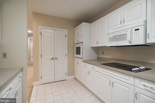 2033 Windrow Dr, Princeton NJ  08540-5023 exterior