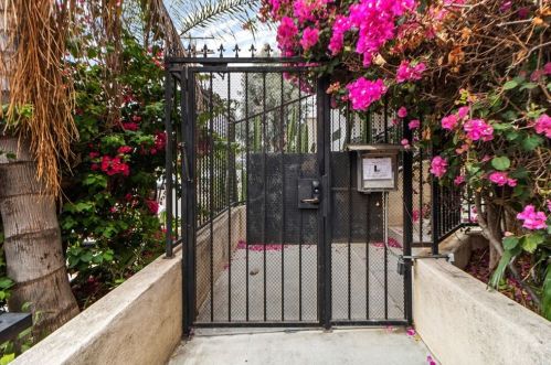 10833 Kling St, North Hollywood, CA 91602-1497