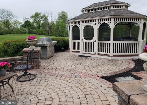 4260 Wyndemere Cir, Schnecksville PA  18078-3527 exterior