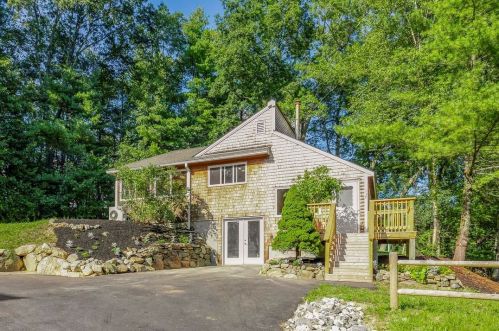 137 Shadow Lake Rd, Salem, NH 03079-1425