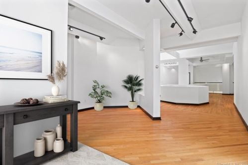 15 Sky Line Dr, Bridgeport CT  06612-1057 exterior