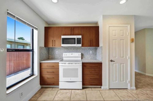 711 3rd Pl, Dania Beach FL  33004-4924 exterior