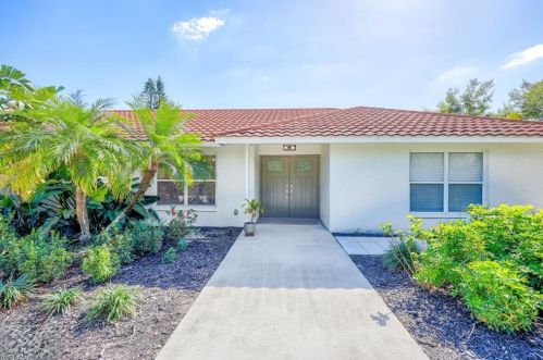 300 Country Clb Dr, Naples FL 34110-1144 exterior