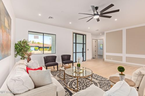 4039 Earll Dr, Phoenix AZ  85018-7143 exterior