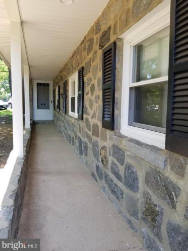 2409 Laurel Dr, Riverton, NJ 08077-3828