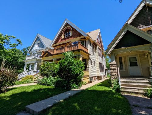 3156 Achilles St, Milwaukee, WI 53212-2036