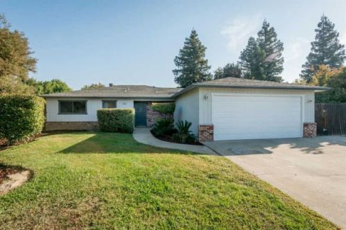 3237 Purdue Ave, Clovis, CA 93611-5132