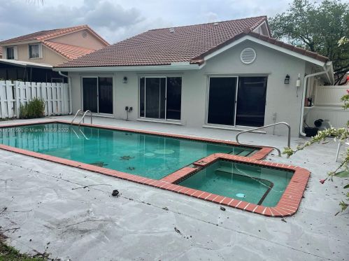 18166 61st Pl, Hialeah, FL 33015-5601