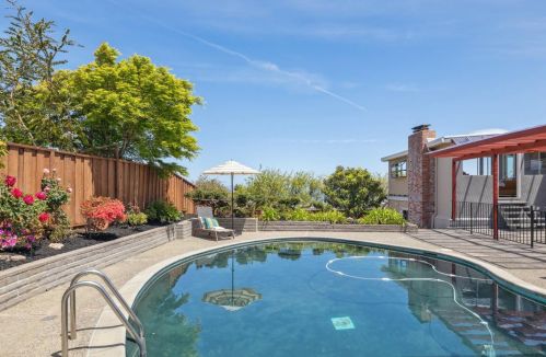 1276 Encina Dr, Millbrae CA 94030-2839 exterior